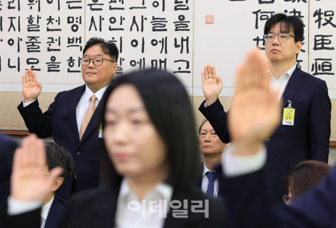 [포토]이완규 전 법제처장, '국정감사 증인선서 거부'
