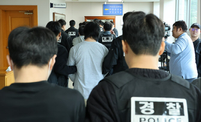 캄보디아로 떠난 청년들, 범죄자 전에 구직자였다[전문기자칼럼]