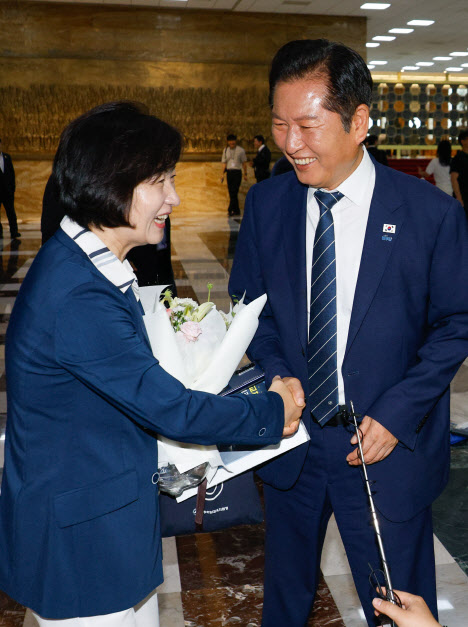 '대야 강경파' 정청래·추미애 "APEC 기간 '정쟁' 자제하자"