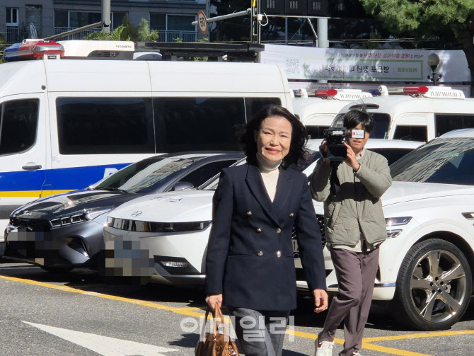 `석방 후 첫 출석` 이진숙, 경찰 작심비판…“권력 도구로 사용”