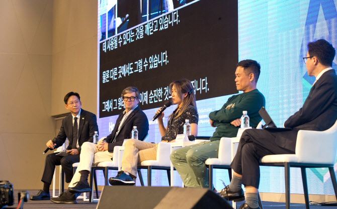 “AI 리더들과 미래를 논하다”…배경훈 장관, 얀 르쿤 교수와 대담