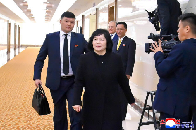 [속보]푸틴, 北최선희 만나 "북러관계 계획대로 발전"