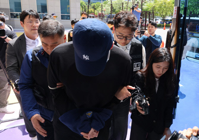 "전자발찌보다 치료를"...'학교 안팎 흉기난동' 고교생 최후변론