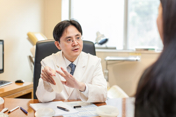 유방암 수술 후 재건 성형, 자가조직 이용 때 정신질환 위험