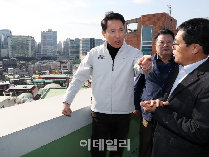 [포토] 오세훈 서울시장, 가리봉2구역 재개발 현장 방문