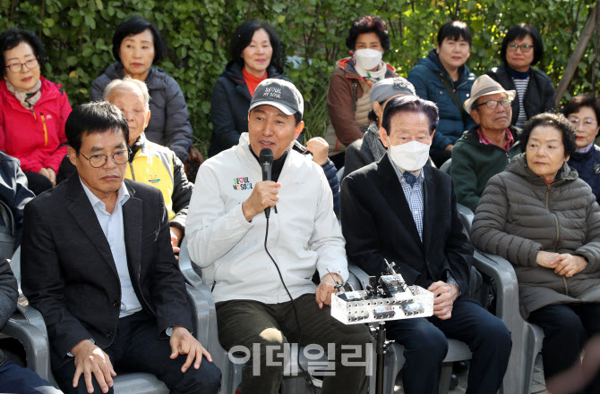 [포토] 오세훈 서울시장, 재개발 주민간담회
