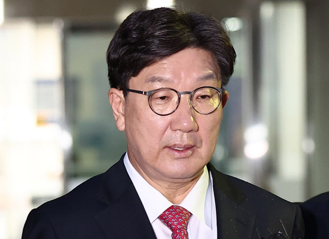 '통일교 1억원 수수' 권성동 첫 재판 1시간 앞두고 '연기'