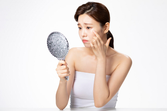 "한달에 10kg 빠져, 바르면 주름 싹" 의사 추천이라 믿었는데…