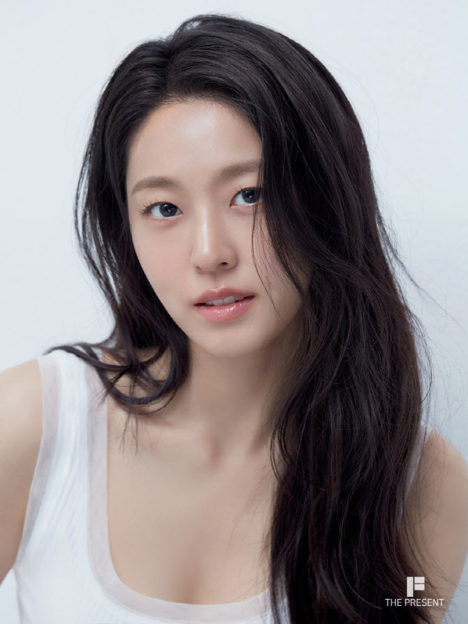 김설현, 더프레젠트컴퍼니 전속계약…신세경·안효섭 한솥밥 [공식]