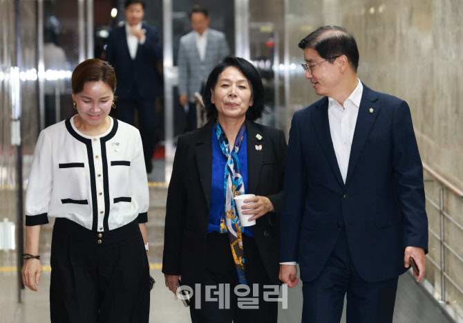 野 "최민희 딸, 작년 결혼소식 알려…상임위원장 국감 노렸나" 비판