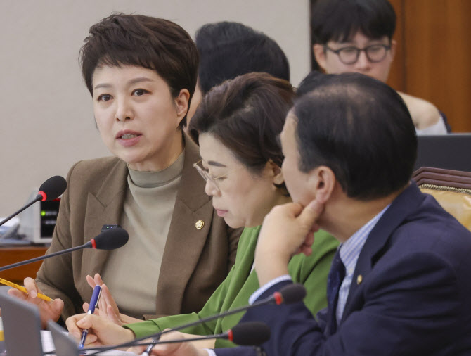 사고는 차관이 쳤는데 대변인도 대기발령…국토부에 질타 쏟아져