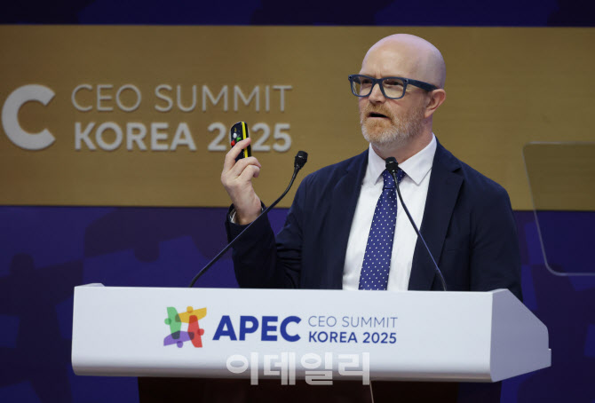 [포토]2025 APEC CEO 서밋, '사이먼 밀너 메타 부사장'