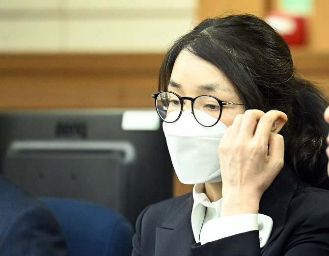건진법사 처남 "아크로비스타 방문 물건 전달…뭔진 몰라"
