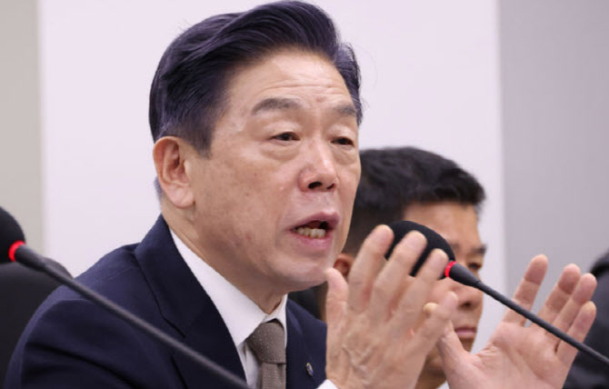 김형석 독립기념관장, "퇴진하라" 농성단체 고소