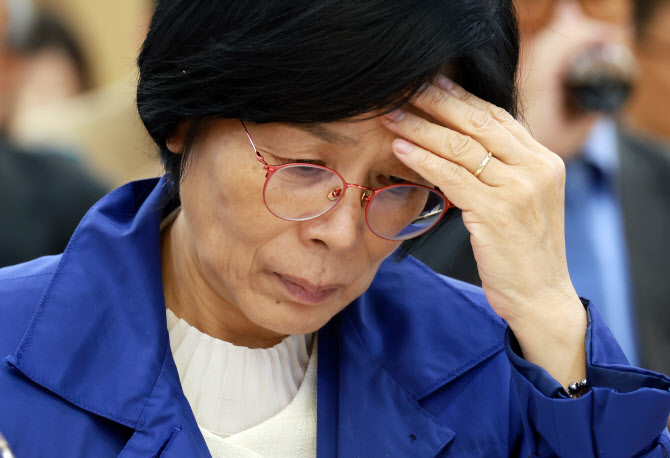'뇌물죄·갑질' 고발 나서는 野…거세지는 최민희 사퇴 압박