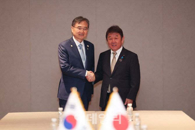 한일 외교장관 회담…"日 신내각 출범 후에도 안정적 관계 발전"