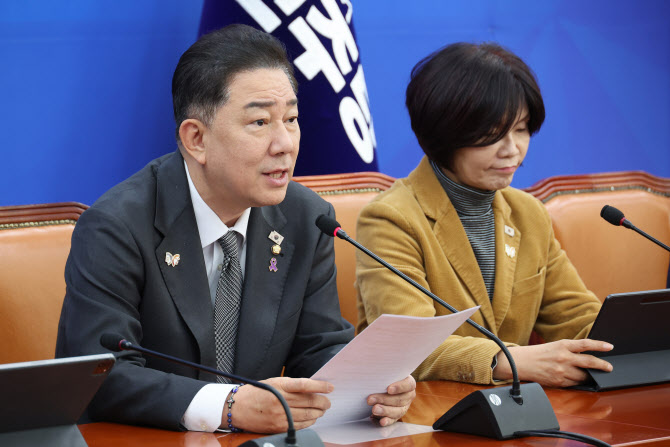 與 "기분 좋은 날…한미 관세·안보합의 적극 뒷받침"