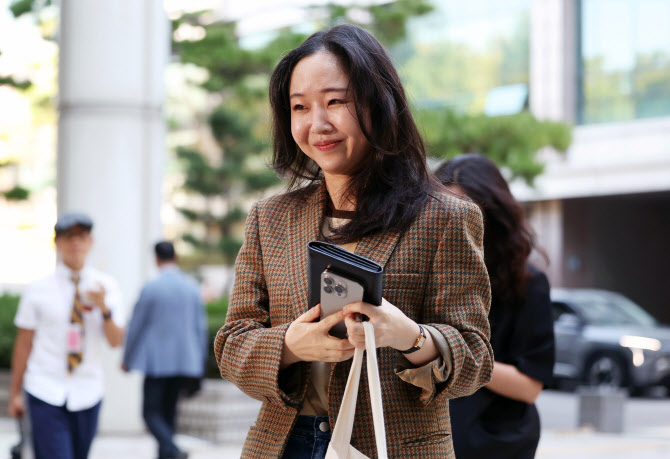 [속보]법원 “민희진, 뉴진스 독립 여론전…뉴진스 보호 목적아냐”