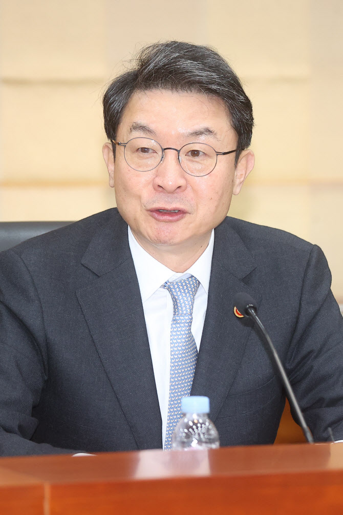 이억원 "모험자본 공급 지체되지 않게 종투사 지정 신속 추진"