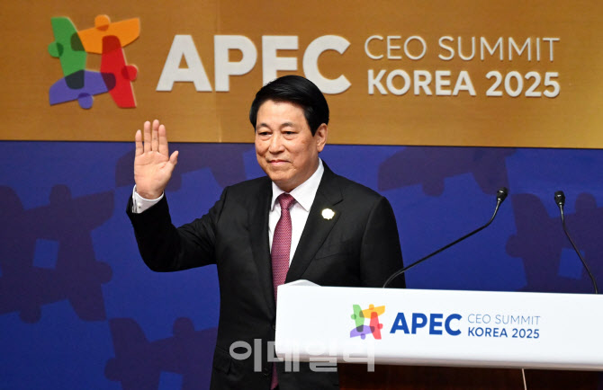 [포토]'손 들어 인사하는 르엉 끄엉 베트남 국가주석'