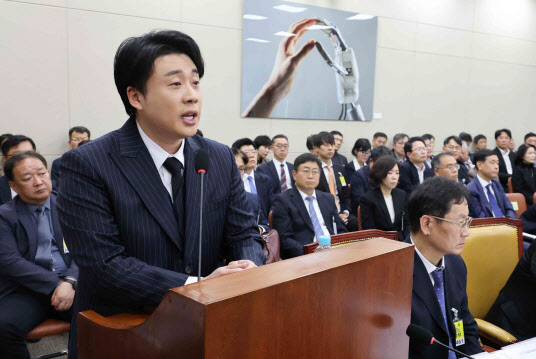 국감 출석한 장사의신 “가세연 김세의 경찰 수사 나서야”