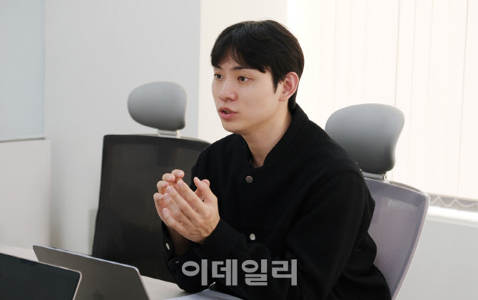 “AI도 ‘단체 대화’는 힘들다”…챗봇 한계 증명한 韓연구