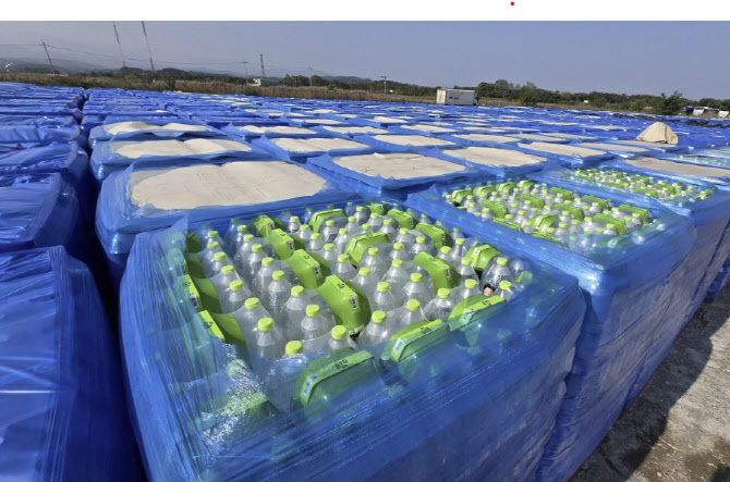 "예의 아냐"…'강릉 최악 가뭄' 구해준 기부 생수, 야외에 방치