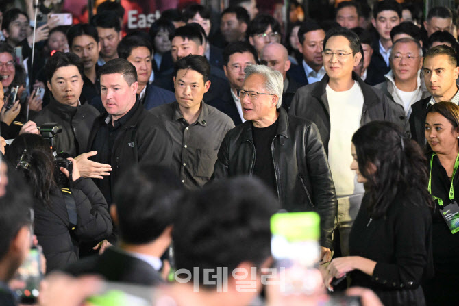 젠슨황 "내일 굉장히 큰 발표"…이재용 "젠슨황, 최고의 기업가"