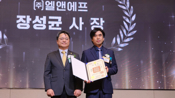 엘앤에프 장성균 CPO, '배터리 산업의 날' 정부 산업포장 수훈