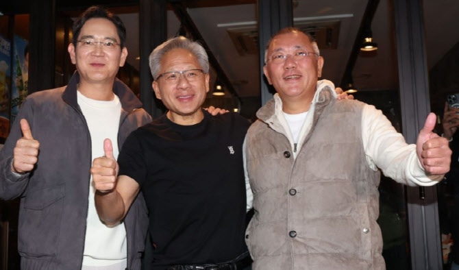 '셋 합쳐 8300조' 젠슨황·이재용·정의선...치킨값은 '재드래곤'