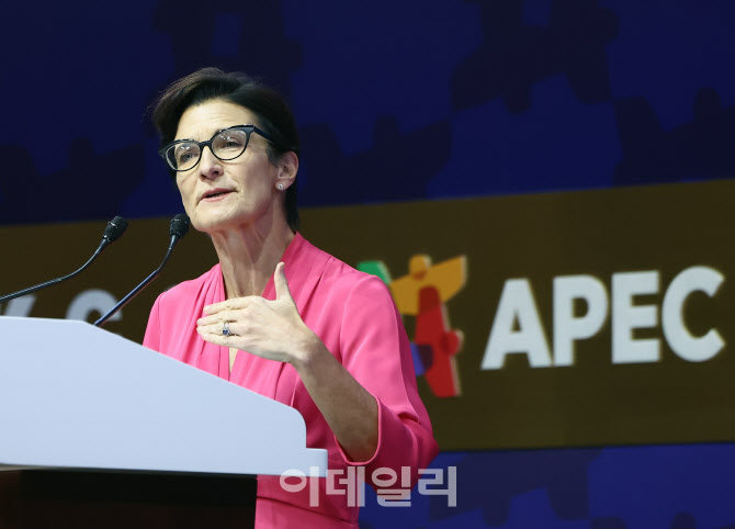 [포토]'연설하는 제인 프레이저 씨티그룹 이사회 의장'
