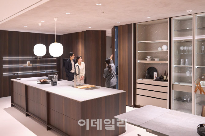 [포토]한샘, ‘플래그십 부산센텀’ 리뉴얼 오픈...영남권 핵심 거점 구축
