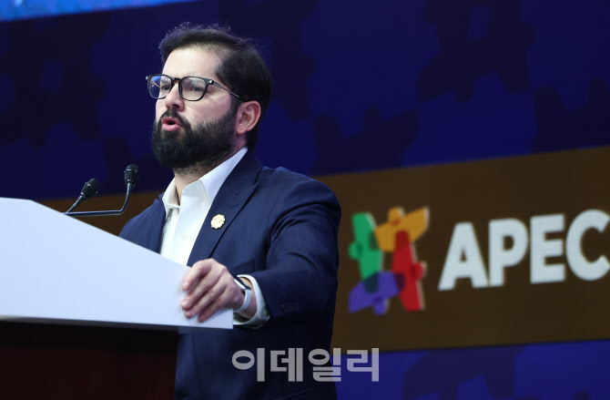 [포토]'특별 연설하는 가브리엘 보리치 칠레 대통령'