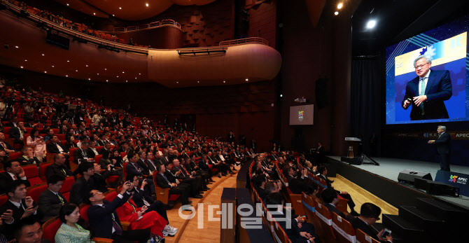 [포토]젠슨 황, '2025 APEC CEO SUMMIT 기조 연설'