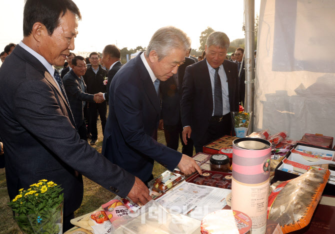 [포토] '한국새농민중앙회 60주년' 참석한 강호동 농협회장