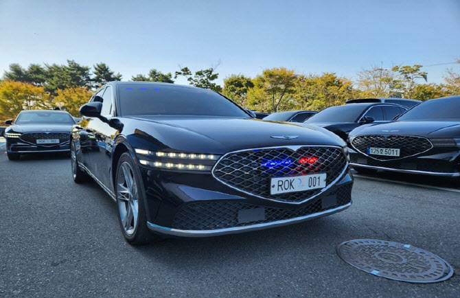 `대한민국 넘버원` 마이바흐 대신 제네시스 탔다