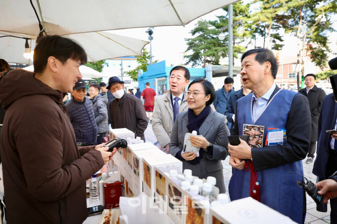 코리아 그랜드 페스티벌 찾은 구윤철·한성숙 "내수 활성화 노력"
