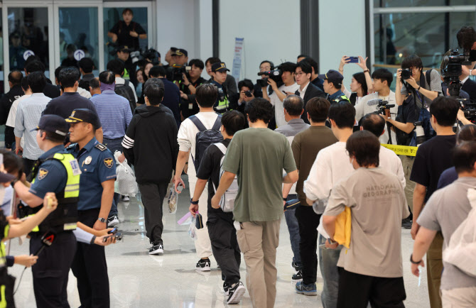 [속보]LG엔솔 대표 "석방 근로자들 지원 아끼지 않을 것"