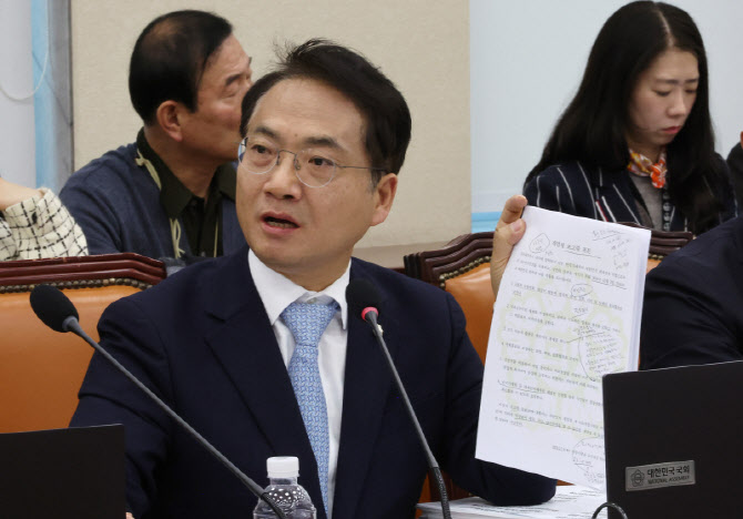 與박선원 "美서 핵추진 잠수함 건조…美기술 배우는 측면"
