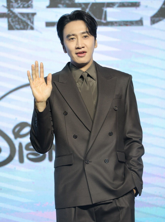 '조각도시' 이광수 "대본에 침 뱉고 싶을 정도로 짜증나"