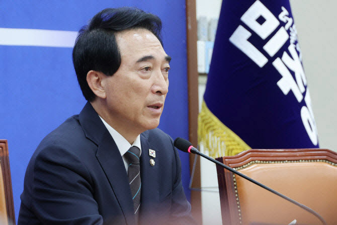 與 "재판중지법 추진 안한다…관세 협상·APEC 성과에 집중"