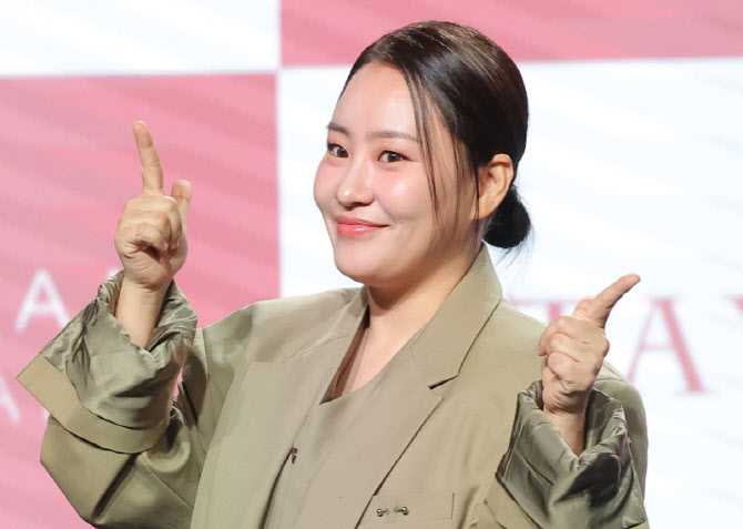 어반자카파, '수지 얼굴보며 쓴 노래'로 반가운 귀환