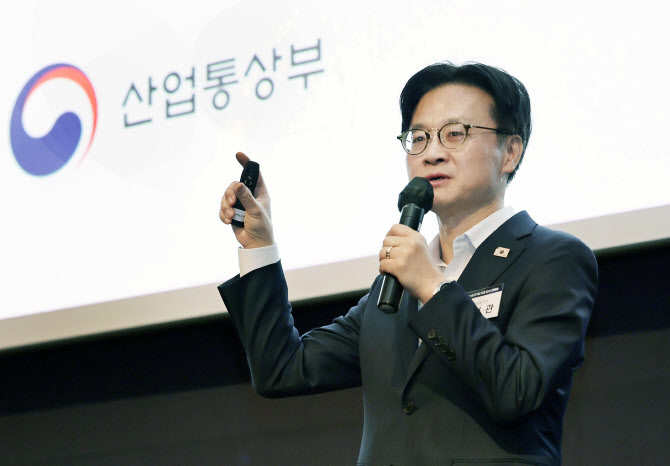 김정관 산업장관 “2000억달러 대미투자, 韓기업 우선 활용 혜택”