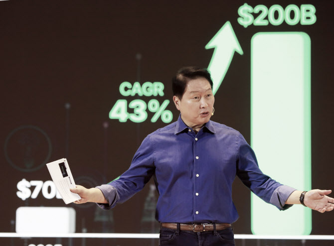 'AI 병목' 세 가지 해결책…최태원의 자신감