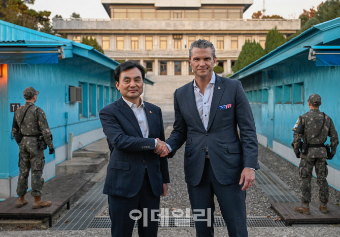 한미 국방장관, JSA 공동 방문…헤그세스 "DMZ 한미 수색작전 감명"(종합)