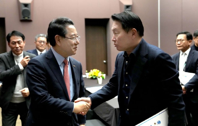 김영록 전남지사, 최태원 SK 회장 면담…AI 협력 논의