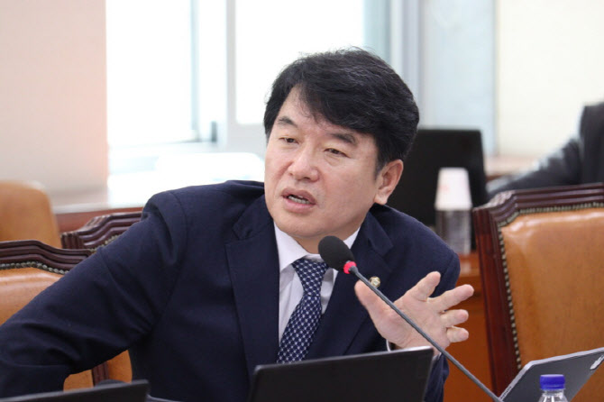 與문진석 "재판중지법 철회, 정청래 향한 경고보다 정쟁 말라는 취지"
