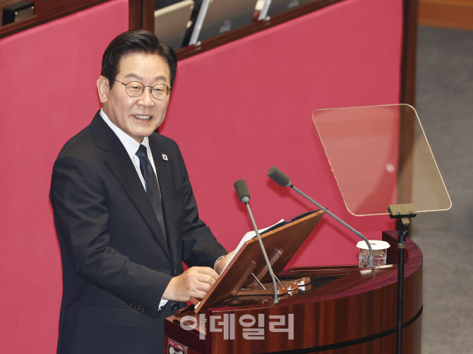 [포토]이재명, '한·중 관계 전면 회복…실용·상생의 길로'