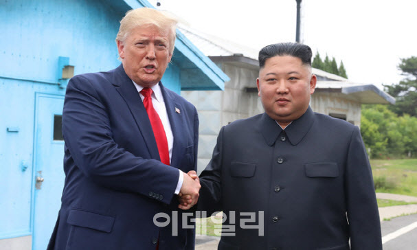 김정은, 美 접촉 의지…물밑 대비 정황 포착