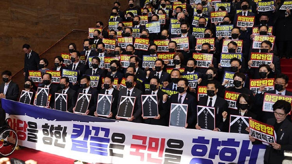 野 보이콧 속 '반쪽' 시정연설…예산 심사 험로 예고